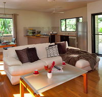 Misty Mountains Tropical Rainforest Romantic Retreat - Airlie Beach Holiday