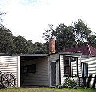 Glenbrook House and Cottage - Airlie Beach Holiday