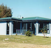 Homelea Accommodation Spa Cottage and Apartments - Airlie Beach Holiday