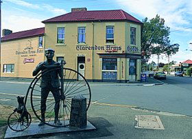 Clarendon Arms Hotel - Airlie Beach Holiday 0
