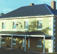 Wilmot Arms Inn - Airlie Beach Holiday