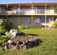 McKinly Waterfront Lodge - Airlie Beach Holiday