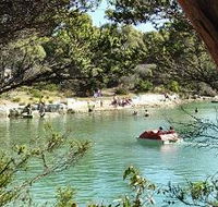 Crayfish Creek Van and Cabin Park and Spa House - Airlie Beach Holiday