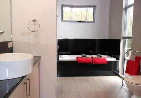 Ulverstone River Retreat - Airlie Beach Holiday 1