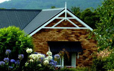 Hazelcreek Cottages - Airlie Beach Holiday 1