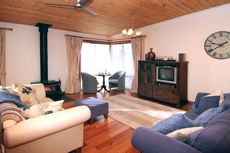 Ebb Tide Guest House - Airlie Beach Holiday 1
