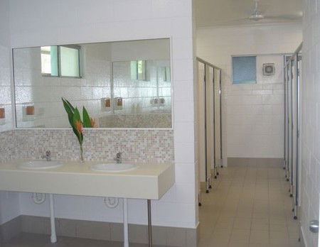 Absolute Backpackers Mission Beach - Airlie Beach Holiday 5