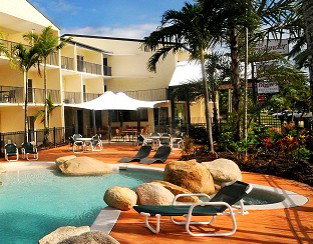 Cairns Queenslander Apartments - Airlie Beach Holiday 1