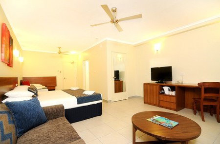 Cairns Queenslander Apartments - Airlie Beach Holiday 2