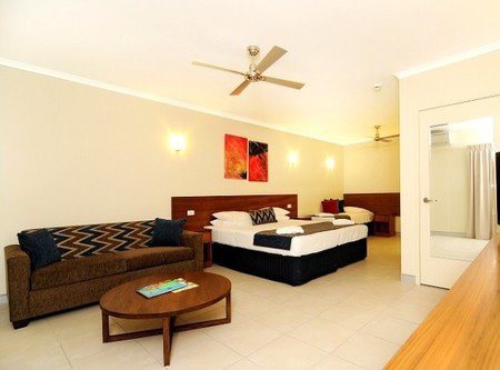 Cairns Queenslander Apartments - Airlie Beach Holiday 3