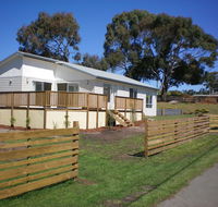 Waterside Accommodation - Airlie Beach Holiday