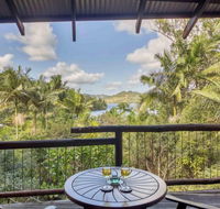 Secrets on the Lake - Airlie Beach Holiday