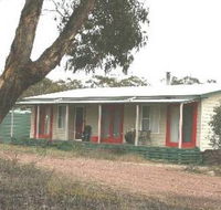 Christmas Tree Cottage - Airlie Beach Holiday