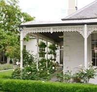 Camellia Cottage Bed  Breakfast - Airlie Beach Holiday