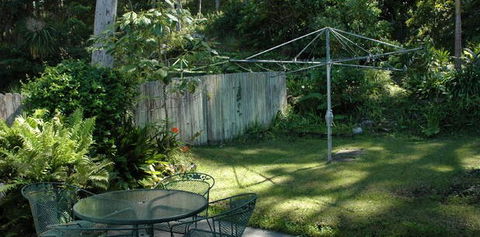 A Lake House At Burrill Lake - Airlie Beach Holiday 0