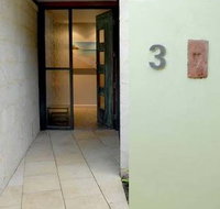By the Beach B and B Holiday Apartments - Airlie Beach Holiday