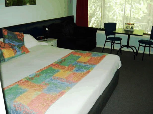 Poinciana Motel - Airlie Beach Holiday