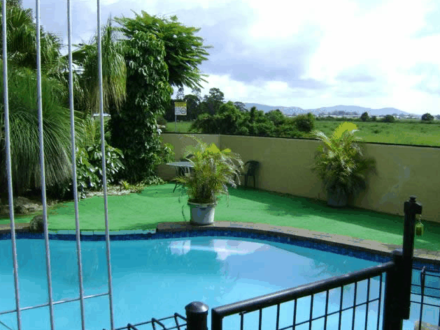 Poinciana Motel - Airlie Beach Holiday 1