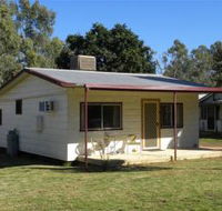 Cockatoo Cottage - Pooncarie - Airlie Beach Holiday