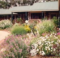 Red Gum Lagoon Cottages - Airlie Beach Holiday