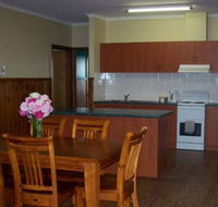 Riverland Holiday Cottage - Airlie Beach Holiday