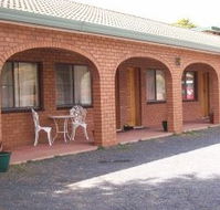 Cooma Country Club Motor Inn - Airlie Beach Holiday