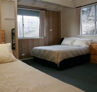 Royal Coachman Ski Lodge - Airlie Beach Holiday