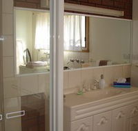 Murray Bank Holiday Units and Yabby Farm - Airlie Beach Holiday