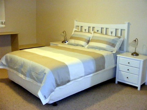 Fairways Bed And Breakfast At Jerilderie - Airlie Beach Holiday 1