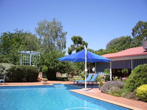 The Garden Room Bed And Breakfast - Airlie Beach Holiday 1