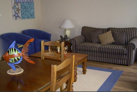 Boutique Escape - Lake Macquarie Resort Accommodation - Airlie Beach Holiday 0