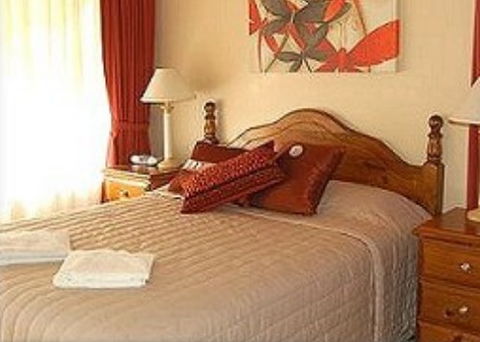 Boutique Escape - Lake Macquarie Resort Accommodation - Airlie Beach Holiday 1