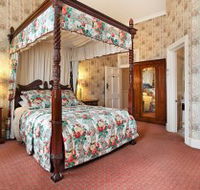 The Old George And Dragon Guesthouse - Airlie Beach Holiday