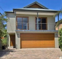 A Beach House Near Manly Two - Airlie Beach Holiday