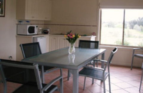 Burns B And B And Yabby Farm - Airlie Beach Holiday 0