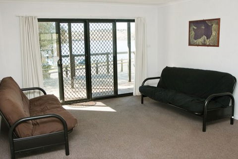 Chifley Dam Cabins - Airlie Beach Holiday 0