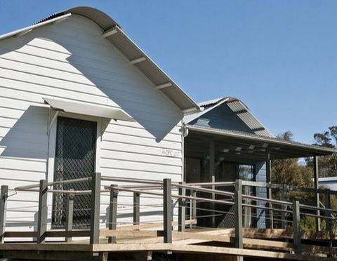 Chifley Dam Cabins - Airlie Beach Holiday 1