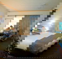 Longreach Motor Inn - Airlie Beach Holiday
