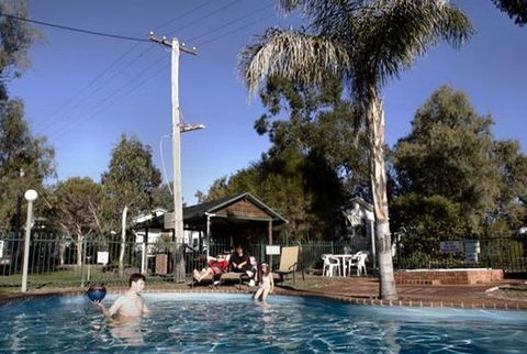 Kahlers Oasis Caravan Park - Airlie Beach Holiday 1
