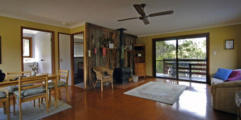 Cave Rock Cottages - Airlie Beach Holiday 1