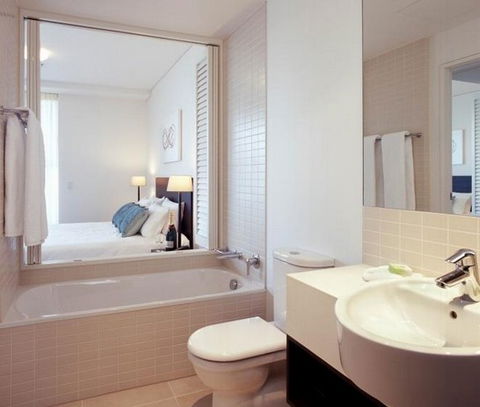 Cairns Harbour Lights Hotel - Airlie Beach Holiday 3