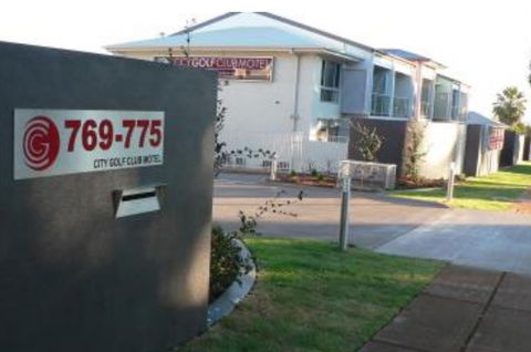 City Golf Club Motel - Airlie Beach Holiday 0