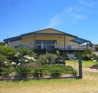 Emu Bay Lodge - Airlie Beach Holiday