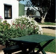 Dunalan Host Farm Cottage - Airlie Beach Holiday