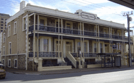 Glenelg Beach Hostel - Airlie Beach Holiday