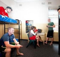 Maze Backpackers And Cb Hotel - Airlie Beach Holiday