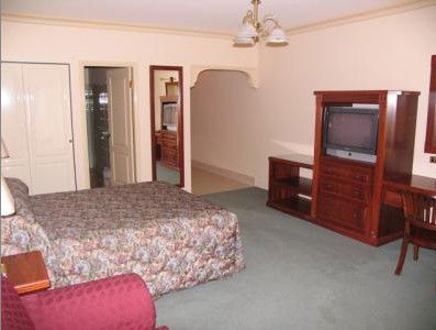The Lawson Motor Inn - Airlie Beach Holiday 1