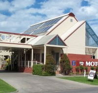 Riverboat Lodge Motor Inn - Airlie Beach Holiday