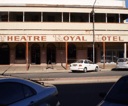 Theatre Royal Hotel - Airlie Beach Holiday