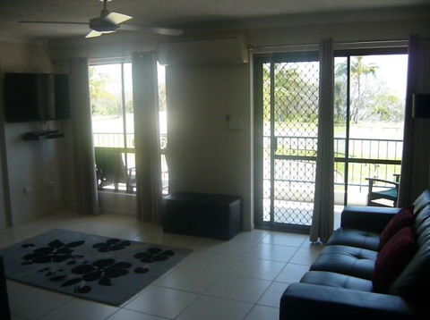 L'Amor Holiday Apartments - Airlie Beach Holiday 4